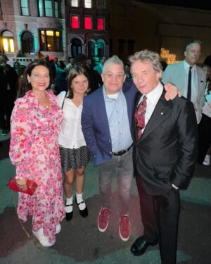 Meredith Salenger Instagram - Such an incredible night at the “only murders in the building” premiere. Martin short is the loveliest as always. I met the incomparable Meryl Streep. We had a nice conversation about the world and politics and family. Alice got to meet one of her favorite musicians currently, @chappellroan. And the show is just fantastic. Including the incredible score and music by my friend, Sidhartha Kholsa.