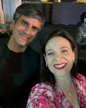 Meredith Salenger Instagram - Such an incredible night at the “only murders in the building” premiere. Martin short is the loveliest as always. I met the incomparable Meryl Streep. We had a nice conversation about the world and politics and family. Alice got to meet one of her favorite musicians currently, @chappellroan. And the show is just fantastic. Including the incredible score and music by my friend, Sidhartha Kholsa.