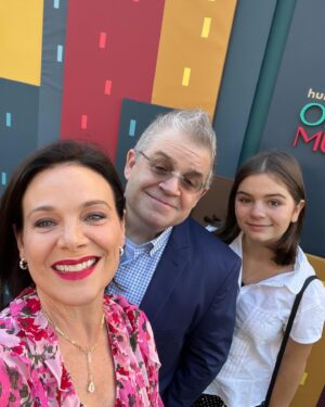 Meredith Salenger Instagram - Such an incredible night at the “only murders in the building” premiere. Martin short is the loveliest as always. I met the incomparable Meryl Streep. We had a nice conversation about the world and politics and family. Alice got to meet one of her favorite musicians currently, @chappellroan. And the show is just fantastic. Including the incredible score and music by my friend, Sidhartha Kholsa.