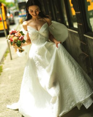 Mew Azama Instagram - 👰🏻‍♀️

photo @keiichisuto33 
hairmake @kanbe61 
coordinator @kiyomin121 
assistant @saki_toyoba 
dressshop @reginacloset027
dress @atelierbeccar