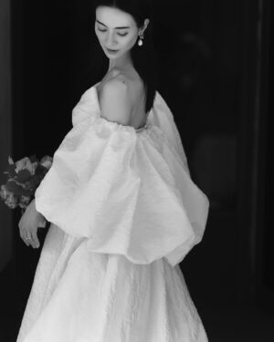 Mew Azama Instagram - 👰🏻‍♀️

photo @keiichisuto33 
hairmake @kanbe61 
coordinator @kiyomin121 
assistant @saki_toyoba 
dressshop @reginacloset027
dress @atelierbeccar