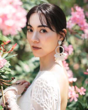 Mew Azama Instagram - 👰🏻‍♀️

photo @keiichisuto33 
hairmake @kanbe61 
coordinator @kiyomin121 
assistant @saki_toyoba 
dressshop @reginacloset027
dress @ruedeseinebridal