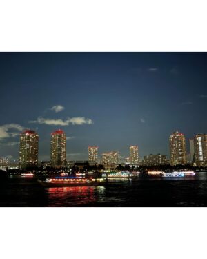 Mew Azama Instagram - 夏の思い出🍧👘🏮

先日、浴衣を着て浅草をぶらぶら👣

かき氷を食べたり、屋形船に乗ったり
楽しい夏の思い出ができました🌻
　

浴衣もっとたくさん欲しいなぁ🎈
　

今日から新学期の方も多いですよね。

みなさんは夏らしいことできましたか？？

　
#夏の思い出#浴衣#屋形船#浅草#asakusa