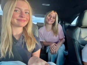 Mia Allan Instagram - 🩷💙🤍

@lululemon @ellaallanofficial @miaallanofficial 

#theallantwins #ellaandmia #ellaandmiaallan #ellaallan #miaallan #allantwins #pairofqueens #apairofqueens #twins #lolaandlana #lanaandlola #theloudtwins #lanaandlolaloud #thereallyloudhouse #theloudhouse #actors #twins #twinsisters #dance #backtoschool #lululemon #school #schoolbus #middleschool #8thgrade #actor #actors