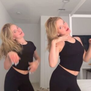 Mia Allan Instagram - Last day of summer, it’s time to whip your hair 💁🏼‍♀️💁🏼‍♀️

#dance #summer #beauty #twins 
@ellaallanofficial @miaallanofficial @sephora @bumbleandbumble @milkmakeup @benefitcosmetics @kendrascott @aerie @willowsmith