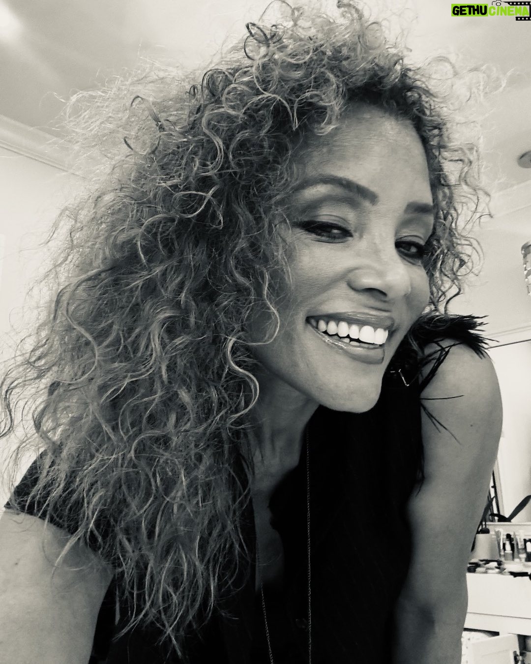 Michael Michele - 895 Likes - Friday Nights 🗽