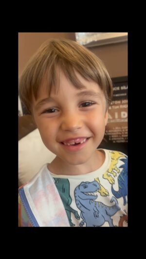 Michaela Tomešová Instagram - Náš birthday boy. Šest let jako mávnutím proutku. Ať Tvé sny stále ožívají lásko