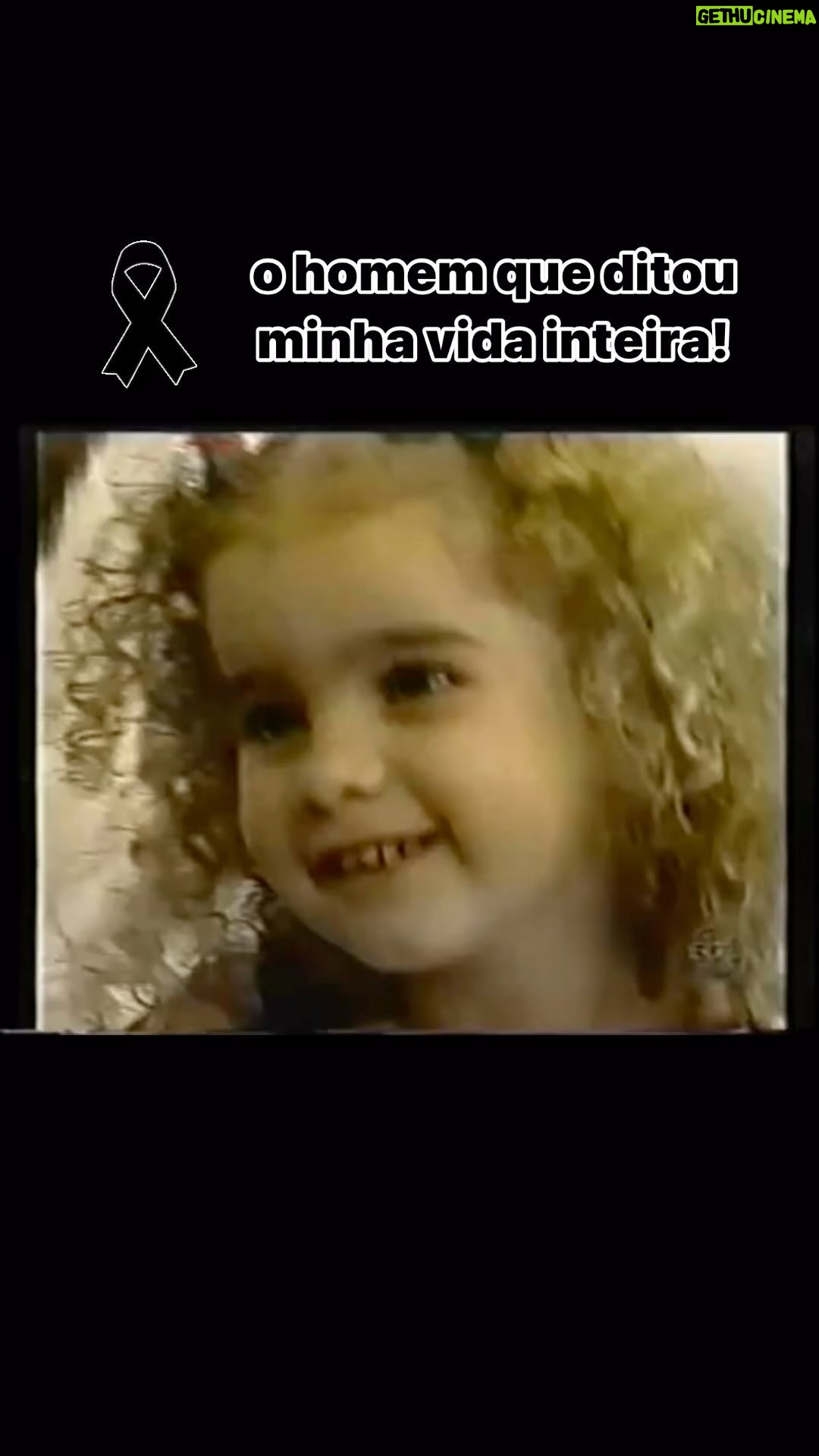 Michelle Giudice - 28K Likes - “Bem, a sua garota é muito esperta né?”. Com essa frase e no máximo 3 minutos de interação comigo, Silvio Santos deu início a uma vida inteira na arte. 25 anos de carreira até agora que, pro bem ou pro mal, não teria acontecido se nesse dia aí ele não tivesse dito pra minha mãe “fala com o meu produtor, quero contratar sua filha, ela é especial!”. Visionário e grande empresário, construiu um grande império, e sou muito grata por ter feito parte disso por 6 anos. Silvio sempre será um exemplo de superação e sucesso. Impactou a vida de milharas de pessoas diretamente, milhões indiretamente, e deixou grandes lições!!!
Que Deus o tenha e conforte a família 🥀✨