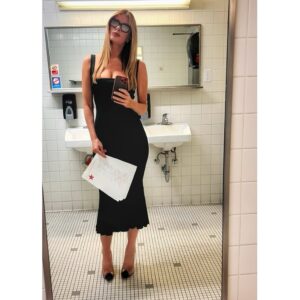 Michelle Stafford Instagram - Phyllis Bathroom Selfie as I was on my way to set to work with The Grazzzz… @goodgriefcharliebrown who was ever brilliant today (and every day) wearing @ameliamheinle ‘s glasses that she left on set…shhhhh, don’t tell her. She’ll never know🖤 #minenow #butmyracktho
