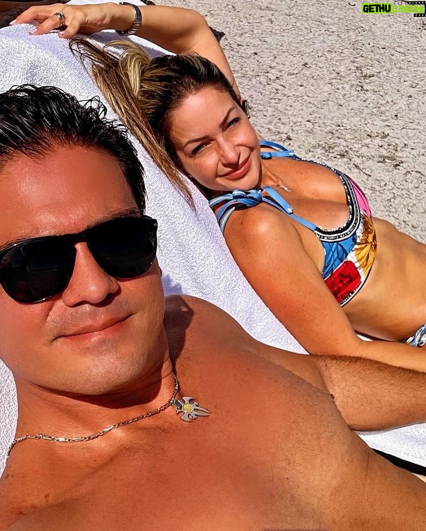 Milena Torres - 28.2K Likes - Feliz Aniversario de boda #13 mi Amor š @jeanclaudio06 š Se dice tan rĆ”pido, pero hemos compartido tantos momentos y aventuras juntos todos estos aƱos, que las palabras no me alcanzan para decir todo lo que siento cada vez que te celebro en mi vida š©·š„¹
Gracias por ser tan especial, por quererme, por dar todo lo que eres y mas por nuestra familia y ser ese hombre tan maravilloso con el que soƱaba antes de conocerte y mantenerte asĆ tan lindo todos estos aƱos āŗļøš»š š
Solo le pido a Dios que nos permita seguir estando juntos toda la vida y que siga siendo la guĆa en nuestro Amor y en nuestra Familia cada dia.
Hoy, quise Elegir estas 20 fotos para recordar un pedacito de nuestra historia juntos y celebrar estos 13 aƱos de Matrimonio, š°āāļøšš¤µš»āāļø recordar ese 10 de Septiembre del aƱo 2011 cuando juramos amor eterno ante Dios š„¹ pero realmente tenemos 20 aƱos juntos šš»ššš» Lo hemos logrado con mucho Amor, Respeto y Dedicación š„¹ Seguiremos siendo Novios eternamente ā¾ļø Amen, Amen, Amen!!! š
#happyaniversary #felizaniversario #celebration #love
