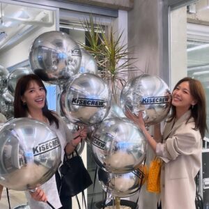 Min Sun-ye Instagram - 드디어.
가희언니 지도자의 꿈이 시작되는 곳🌈
@karymarket_ 
멋진공간에서
많은 훌륭한 분들과 함께.
너어무 축하해요 언니 
@kahi_korea 

#KISECREW
#기세크루
#dancestudio