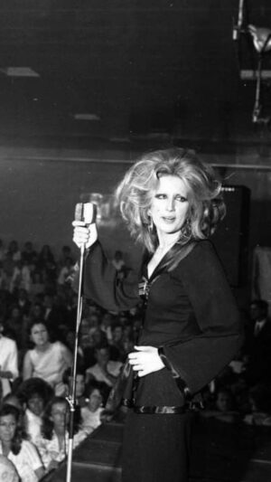 Mina Instagram - INSIEME

Archivio RSI | Venti minuti con Mina - 1971 

Regia: Marco Blaser