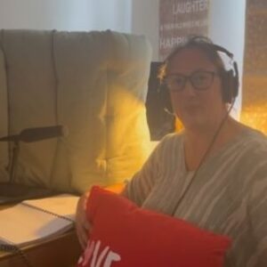 Miranda Hart Instagram - Happy weekend from a sweaty me recording my audiobook in an airless room for four days. I smell! 
#ihaventbeenentirelyhonestwithyou 
#suchfun 
@themirandashop