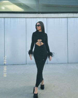 Miriam Rodríguez Instagram - un año más #MBFW24 🖤
Mi look fav todo al negro y amando las plumas xever✨gracias mi @jcpajares y enhorabuena por todo lo que haces y consigues, te admiro y te quiero; eres una ⭐️

@davidrivas___ the best team :) 

las gafas q no me quitaré en todo 2025🦋 @moeyewear x @palomospain

@mbfwmadrid
