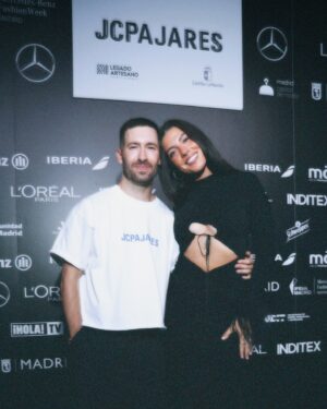 Miriam Rodríguez Instagram - un año más #MBFW24 🖤
Mi look fav todo al negro y amando las plumas xever✨gracias mi @jcpajares y enhorabuena por todo lo que haces y consigues, te admiro y te quiero; eres una ⭐️

@davidrivas___ the best team :) 

las gafas q no me quitaré en todo 2025🦋 @moeyewear x @palomospain

@mbfwmadrid