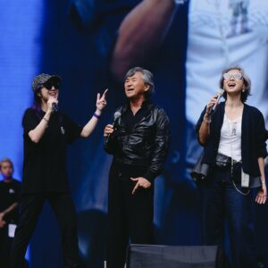 Miriam Yeung Chin-Wah Instagram - Thank you so much Lam &Sally 💜
Thank you for everything 💜
I love u Lam and Sally 🎶🎵