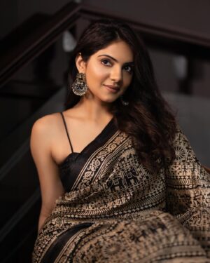 Misha Narang Instagram - 🖤🖤

📸 : @chinthuu_klicks 

#portrait #photography #pictureoftheday #instadaily #instagood #saree #vibe #mishanarang