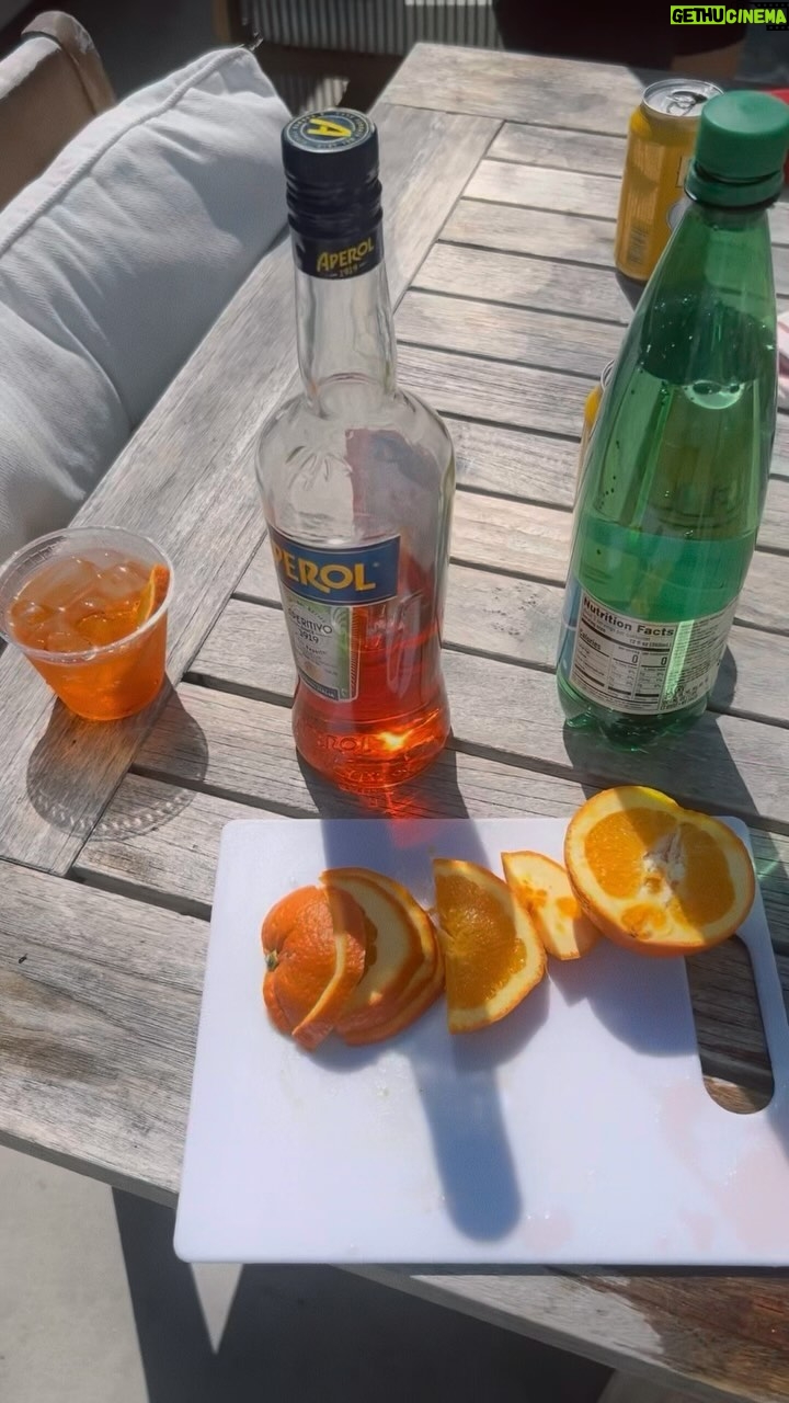Mishel Prada - 2.6K Likes - And with that … the 2024 spritz season has come to an end 🍾 🍊 || @aperolspritzofficial
See you in autumn babies xo
#aperolspritz #summer
