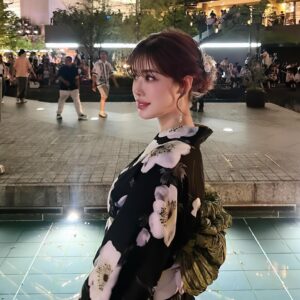 Miyabi Natsuyaki Instagram - 今年も浴衣着れました♡
写真迷いすぎて角度違いで
同じようなのいっぱい😂😂
大好きな夏が終わっちゃうの
さみしい〜🌻💦

8月25日にはバースデーイベントが
あるので今月の楽しみがまだ残ってる♡
みんなに会えるのが
今から楽しみすぎます🙈🩷

当日券も出せることになったので
ぜひスケジュールが合えばお祝いしに
会いに来てくれたらうれしいです🥹💕

公演日時: 2024年8月25日（日）
場所: 渋谷シダックスカルチャーホール（東京）
【公演番号01】12：30開場／13：00開演
【公演番号02】15：00開場／15：30開演
【公演番号03】17：30開場／18：00開演
3公演行います👐🏻

🍒会場アクセス🍒
各線「渋谷駅」から徒歩5分

【販売開始時間】
開場時間より入場口にて販売致します🎟️
お待ちしてます💕💕