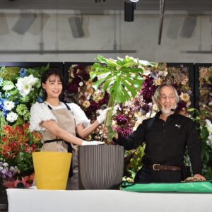 Mizuki Yamamoto Instagram - ⋆⸜☾⸝‍⋆

ホームセンターコーナン初の都市型店舗
「gardens umekita」
のオープニングイベントに出席しました。

モンステラを植え替えしたり、
ボトリウムを作る体験もさせていただきました。

西畠さんのお話、もっと聞きたかったです！

「水と緑をもっと身近に」がコンセプトの店舗なのですが、
たくさんの植物はもちろん、
水草や、魚、アクアリウムに関する商品も充実していました。
珍しい植物や、カッコイイ形の植物もたくさんあって、私もゆっくりお買い物したかったです!!
大阪に住んでいたら、、、！

大阪の皆様、是非遊びに行ってみてくださいね☆
植物好きの方はもちろん楽しめると思いますし、
そうでない方もお気に入りが見つかる空間になっていると思います！

#PR
#gardensumekita
#コーナン
#グラングリーン大阪