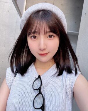Moe Toyota Instagram - 🩵🤍

髪切ったのほぼ気付かれなかったな？🤨笑

#昨日の配信で初披露
#豊田萌絵の見えちゃうラジオ
#新番組よろしくねん