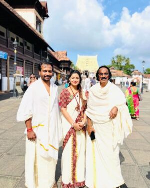 Mokksha Instagram - What a divine experience at Padmanabhaswamy temple!! 🙏🤲🙏
@chithinimovie pooja and prayer 🙏 
@eastcoastvijayan and Praveen ji
Thanks for such darshan facility 🙏
#mokksha #born #queen #pooja #darshan #ChithiniMovie #27thsep #release #worldwide #justiceforabhaya #justiceforRGkar