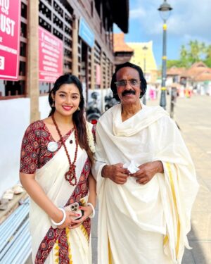 Mokksha Instagram - What a divine experience at Padmanabhaswamy temple!! 🙏🤲🙏
@chithinimovie pooja and prayer 🙏 
@eastcoastvijayan and Praveen ji
Thanks for such darshan facility 🙏
#mokksha #born #queen #pooja #darshan #ChithiniMovie #27thsep #release #worldwide #justiceforabhaya #justiceforRGkar