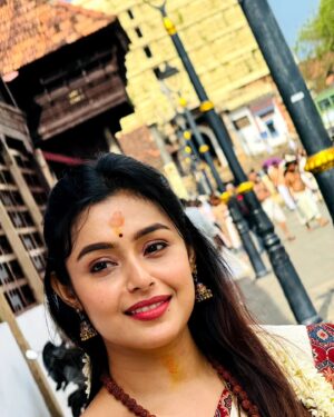 Mokksha Instagram - What a divine experience at Padmanabhaswamy temple!! 🙏🤲🙏
@chithinimovie pooja and prayer 🙏 
@eastcoastvijayan and Praveen ji
Thanks for such darshan facility 🙏
#mokksha #born #queen #pooja #darshan #ChithiniMovie #27thsep #release #worldwide #justiceforabhaya #justiceforRGkar