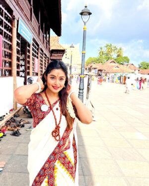 Mokksha Instagram - What a divine experience at Padmanabhaswamy temple!! 🙏🤲🙏
@chithinimovie pooja and prayer 🙏 
@eastcoastvijayan and Praveen ji
Thanks for such darshan facility 🙏
#mokksha #born #queen #pooja #darshan #ChithiniMovie #27thsep #release #worldwide #justiceforabhaya #justiceforRGkar