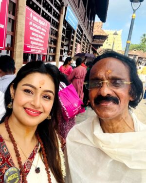 Mokksha Instagram - What a divine experience at Padmanabhaswamy temple!! 🙏🤲🙏
@chithinimovie pooja and prayer 🙏 
@eastcoastvijayan and Praveen ji
Thanks for such darshan facility 🙏
#mokksha #born #queen #pooja #darshan #ChithiniMovie #27thsep #release #worldwide #justiceforabhaya #justiceforRGkar