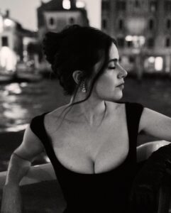 Actress Molly Gordon HD Instagram Photos and Wallpapers September 2024
