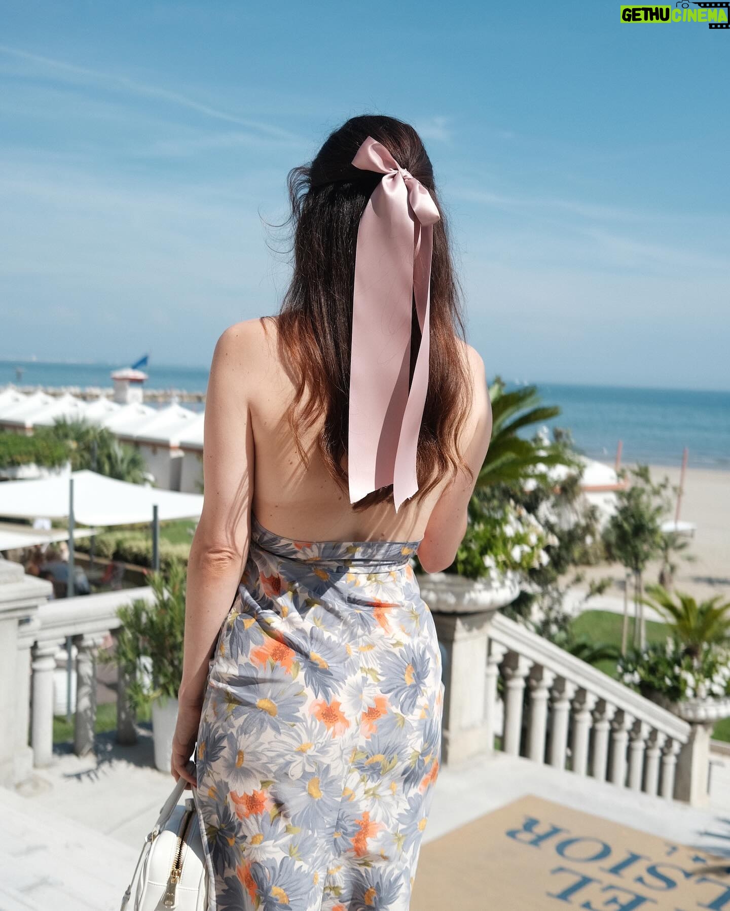 Molly Gordon - 89.6K Likes - Dunkin to Venice and back in 39 hours
Thank you so much for having me @miumiu #miumiuwomenstales 🧙♀️