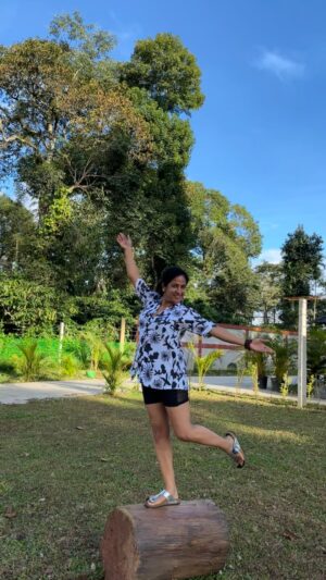 Mona Kakade Instagram - Weekend vibes 😇🤩
Jump start your weekend , have a happy one 💕

#monabedre 
#actor 
#réel 
#instagood 
#saturday