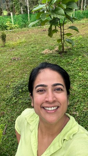 Mona Kakade Instagram - Wonderful explanation about faith and gratitude by  @mandirabedi 💕

Being grateful for every small thing is my way of life 😇 

#monabedre 
#actor 
#thoughts 
#instagood 
#gratitude 
#faith
