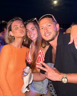 Moon Instagram - @plageselectro got my heart ✨
Invitation