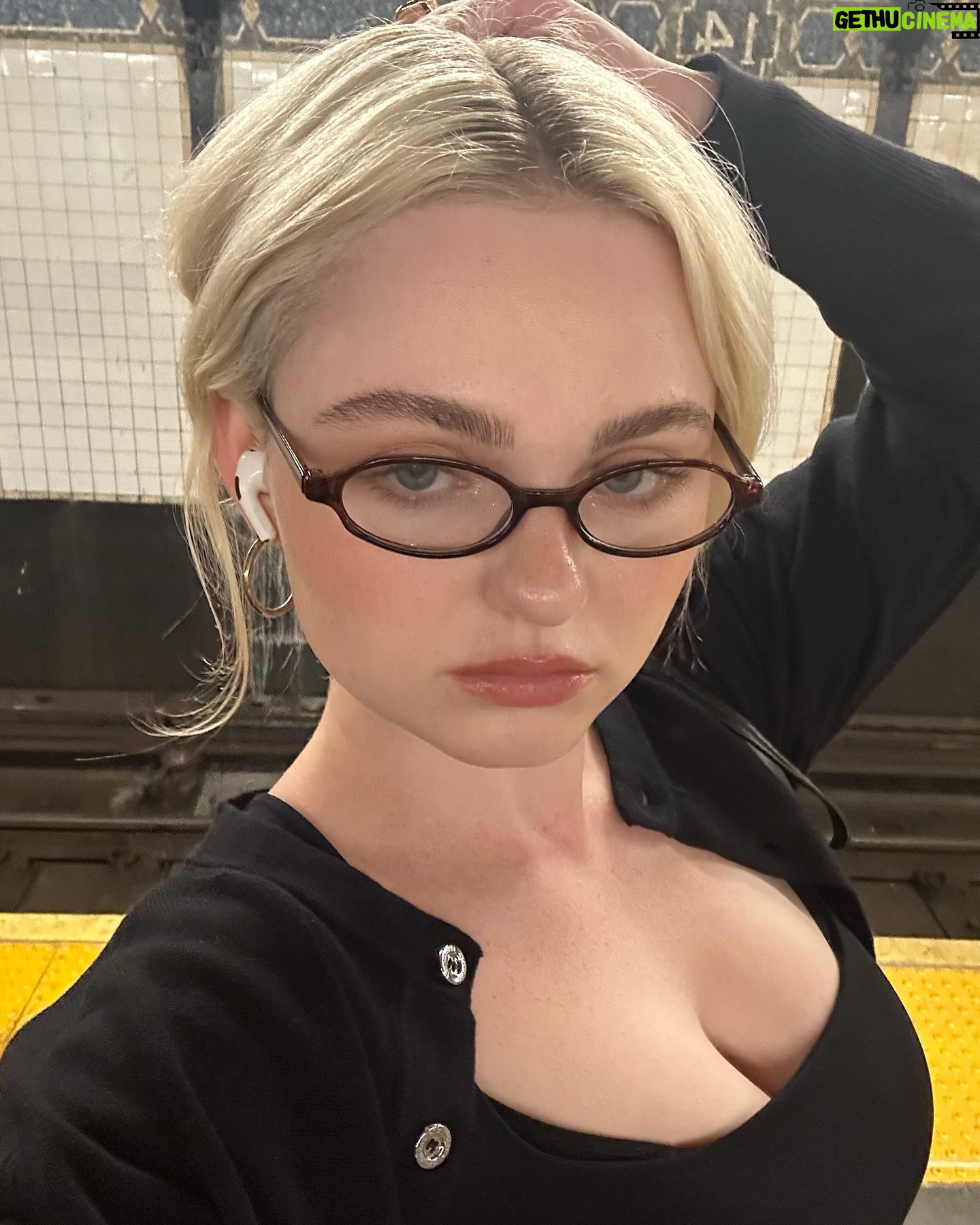 Morgan Lily - 5.8K Likes - ˚۰˚☽˚⁀➷。˚*