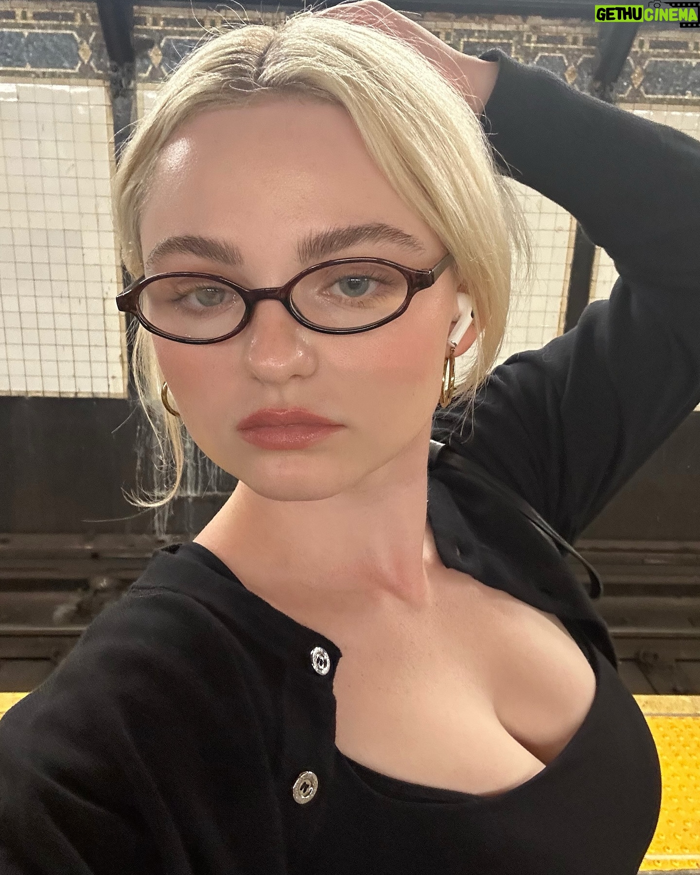 Morgan Lily - 5.8K Likes - ˚۰˚☽˚⁀➷。˚*