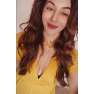 Mrinal Deshraj Instagram - LET YOUR LIFE FLOW JUST LIKE WATER❤️
:
#mreedaazle #mreenaldeshraj ❤️