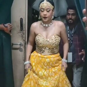 Mumaith Khan Instagram - Mumait Spotted hyd at NBK 50 Year's celebrations
#mumaithkhan 
#celebrityvisuals__ 
#Tollywoodactors 
.
.
.
.
#tradingvideos 
#trading 
#viralvideos 
#viral 
#celebrityvisuals__