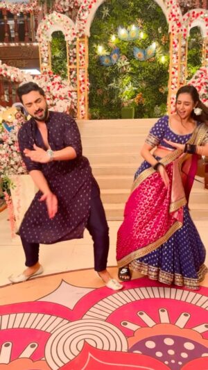 Munira Kudrati Instagram - Raat mein tu Kheto Mein na aayi nhi ๐คฃ๐ซถ๐ปโค๏ธ
#reels #dance #aayinhi