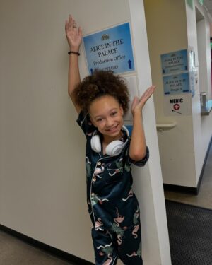 Mykal-Michelle Harris Instagram - It’s happpppennnnning on this 3rd day of September look where we were!!!!! OMG guys I can’t wait!!!!! #aliceinthepalace !!!!!!! Dreams are literally coming true!!! Keep dreamin and have #faith. 
.
.
#disney #disneychannel #ravenshome #princess #disneyprincess #disneykid #disneyjr #ariel #littlemermaid #kimraisingkim