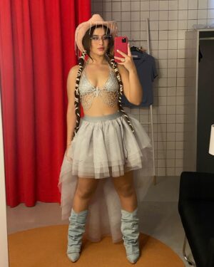 Nadia Al Saidi Instagram - Como vi que os gustaron mucho los iconic outfits de sonia os traigo 4 más para que me digáis cual es vuestro fav🫶🏼