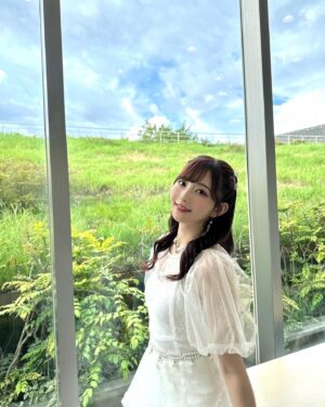 Nagisa Aoyama Instagram - #青山なぎさ_解放 
衣装可愛いでしょ〜🥰
リリイベ、1stライブで会おうね🫶
#青山なぎ写 #1stアルバム