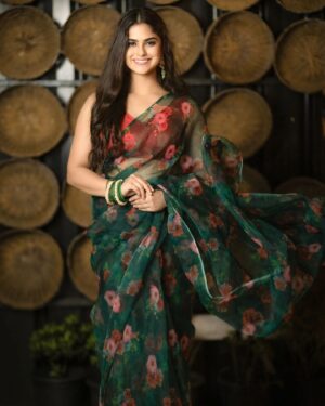 Naina Ganguly Instagram - Eyes like poetry, enchanting and deep. ❤️🖤

📷 @i_am_sanjeevbasu 
👗 @sourav_mondal_collection 
💄 @makeupartistpapai
