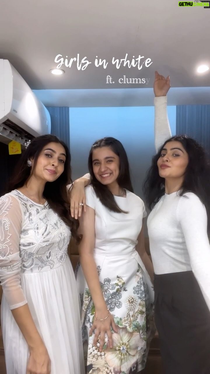 Naisha Khanna - 46.7K Likes - Clumsy us🤍💁🏻♀️💃🏻
Some crazy stuff in between shots🥰
#reels #reelsinstagram #explorepage #fyp #trending #ootd #shoot #actor