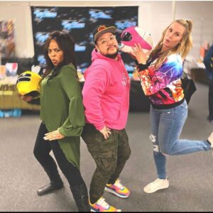 Nakia Burrise Instagram - STRIKE A POSE! Now this is MORPHALICIOUS! 💛🩷

What’s your go to pose for photos??🤭

#fabulousfriday #nakiaburrise #blackgirlmagic #powerrangerszeo #powerrangersturbo#thatgirlnakia #tanyasloan #angelamacklin #powerrangers #dangerforce #yellowranger #yellowpowerranger #bosslady #me #nakiaburriseskits #justfun #instadaily #instagood #funny #nakiasskits #nakiascommercials #justbecause
#powerrangersplayback #doris #backtobridgewood