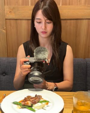 Nam Bo-ra Instagram - 🧡🧡크하하 
먹는걸 좋아하지만 음식 사진은 못 찍는 편…🥲 하하
