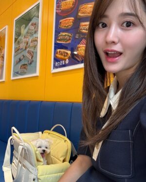 Nam Bo-ra Instagram - 어딜가나 같이 다니는 나의 평생 메이트🐶🤍