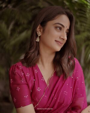 Namitha Pramod Instagram - ♥️🫶🏼♾️
📷: @storiesbyshinjukurian / @weddingfabes_ 
Beautiful saree : @la_ve_byanaghavenu