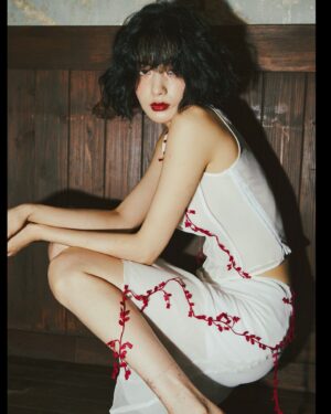Nana Instagram - NANA
첫번째 개인작업 1

photography @kimmoondog
hair @silvergun_96
makeup @chaewonkeeem
styling @sensyal
art @solty_kimyesol